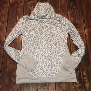 ✨Cowl neck top✨sz M✨